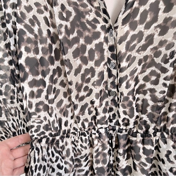 Vince Camuto Leopard Print V-neck Button Down Cinched Waist Dress - Picture 4 of 9